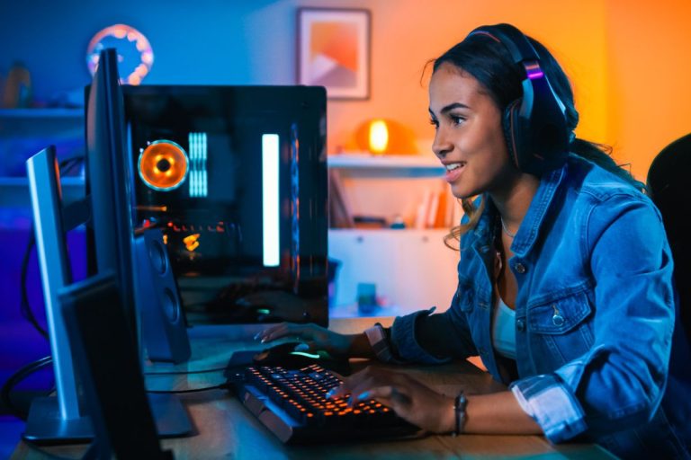 PC gamer using Truespeed full-fibre